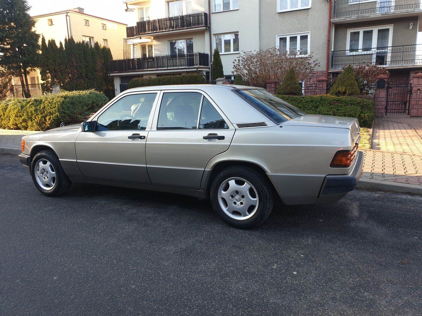 Mercedes 190 W201 2,3E Klima 1992 r. 235 tys. km Youngtimer