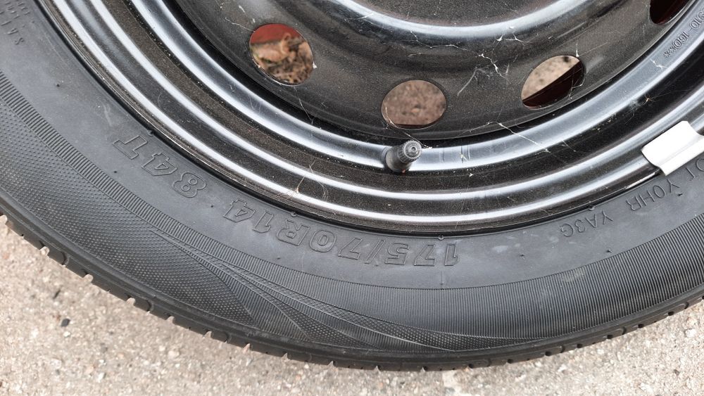 Диск. Резина Kia, Hyundai, Accent, Rio 175.70r14 4:100 175.70r14. 2шт.