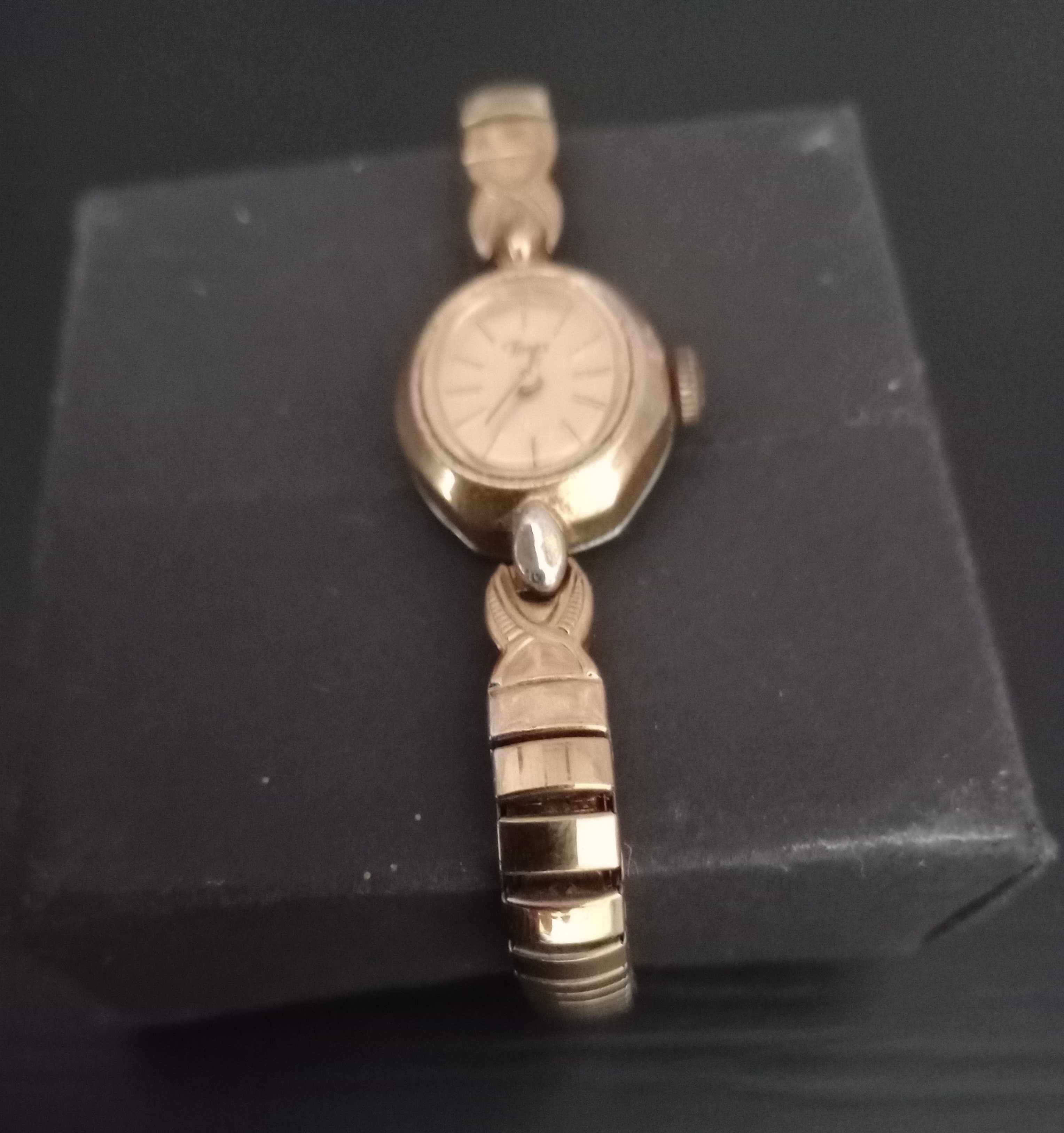 Relógio Timex, de corda, Mostrador Glitter Oval Original e Numerado
