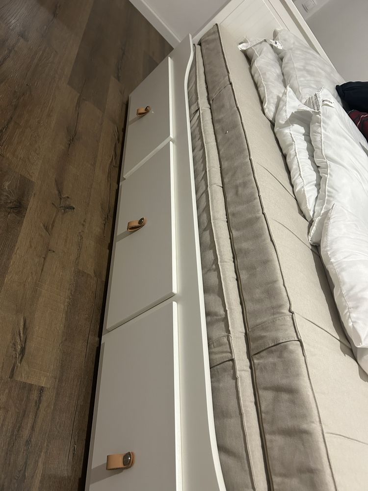 Dois colchões marca IKEA com 2 metros por 80 cms