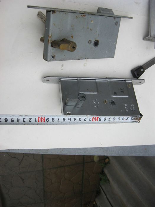 Продам дверной замок с ключами