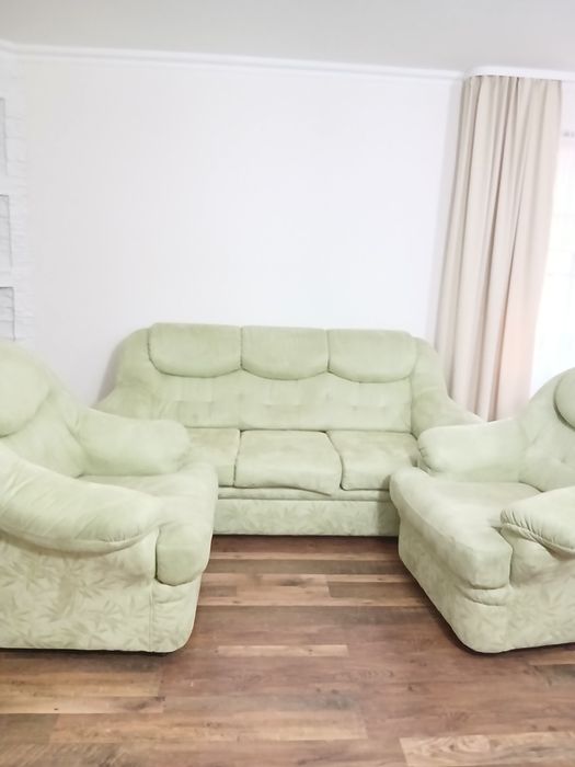 М'які меблі. Диван і два крісла.  В хорошому стані.Ціна договірна.