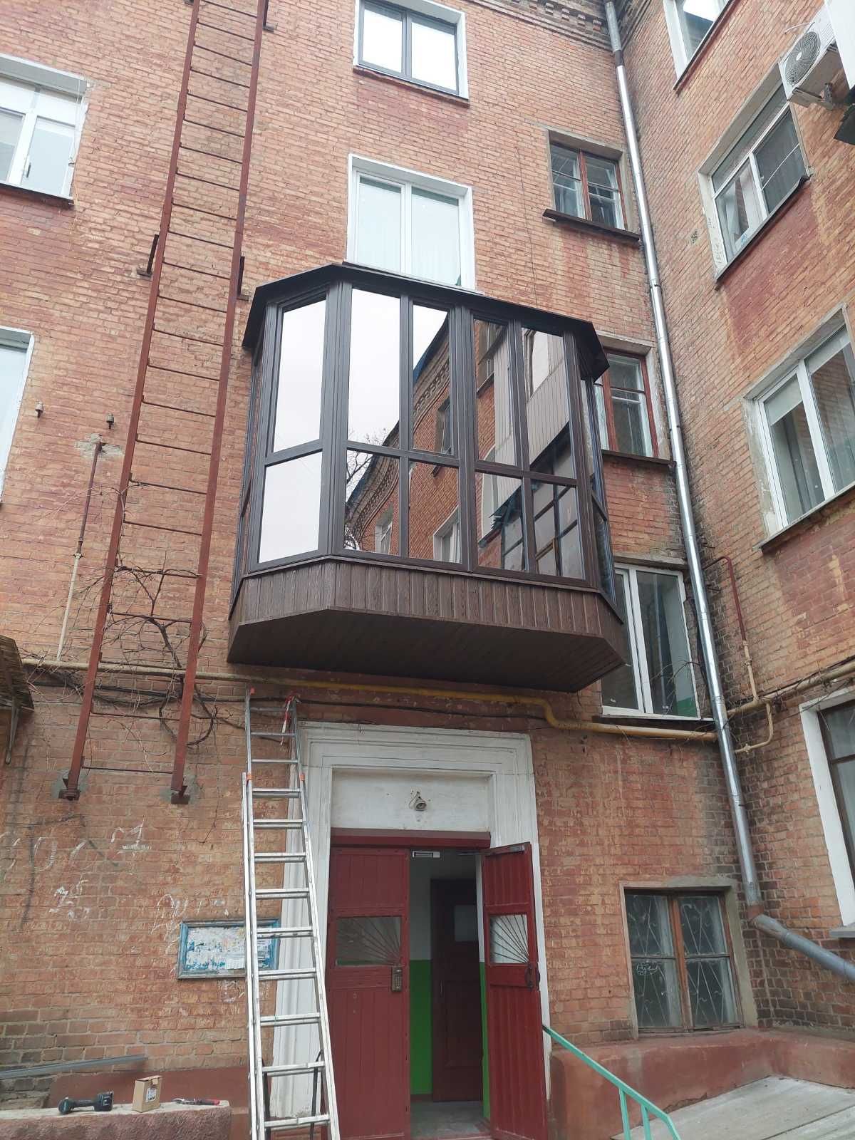 Балкон під ключ. Вікно на балкон. Установка балкона Кременчук.