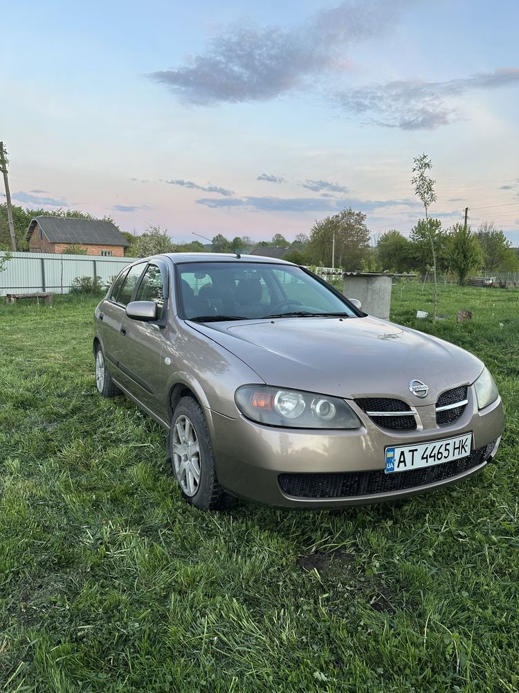 Автомобіль Nisan Almera