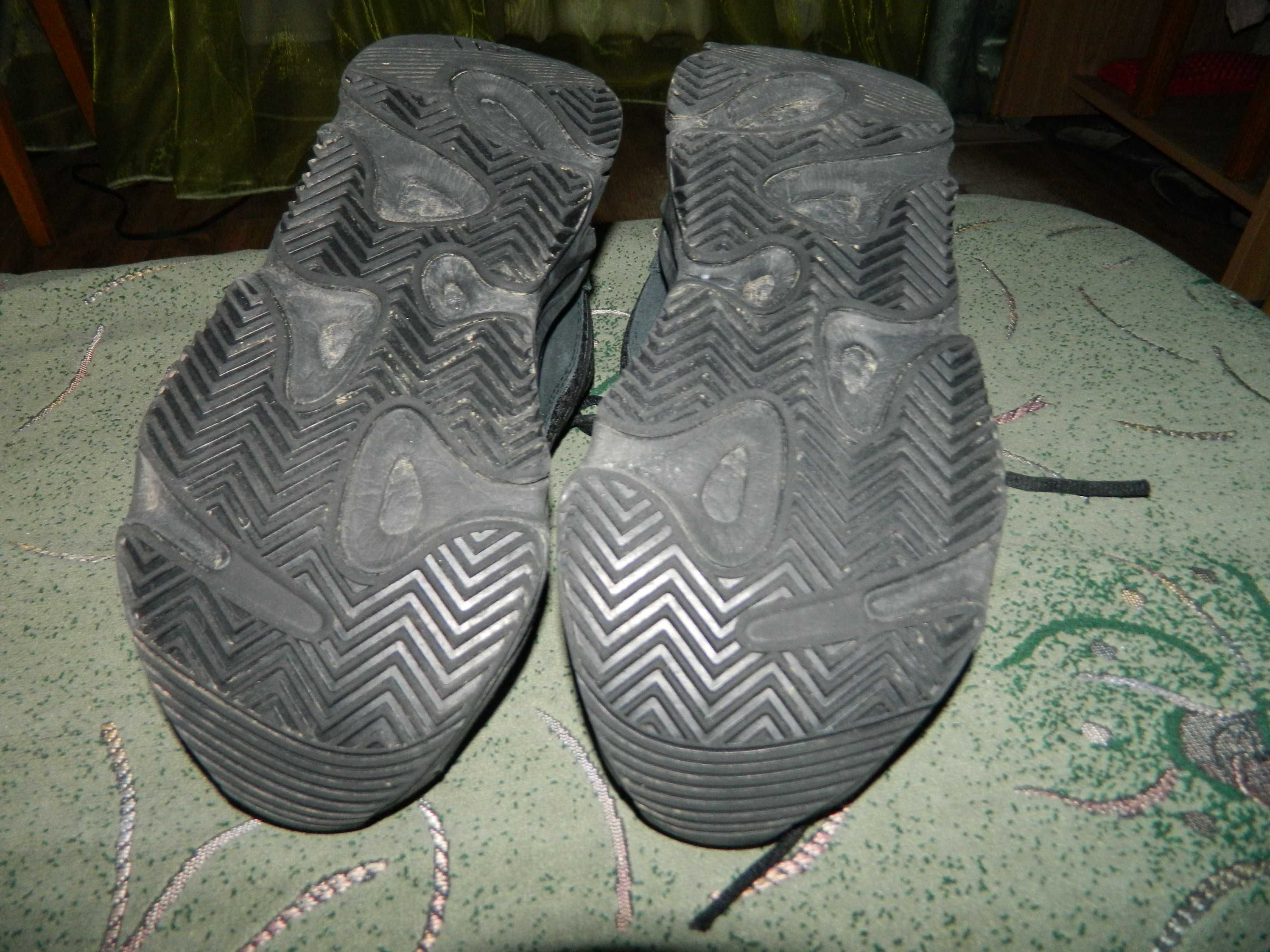 Кроссовки кожаные Adidas оригинал размер-41 по факту стелька- 26,5 см