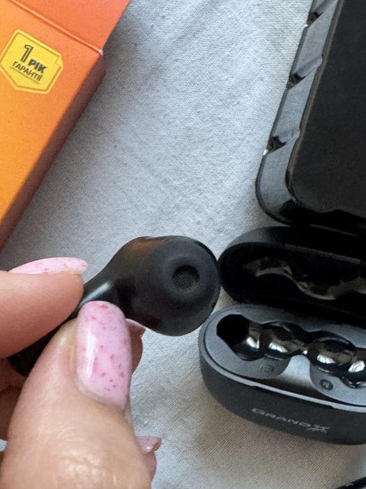 Наушники безспроводі 300грн нові