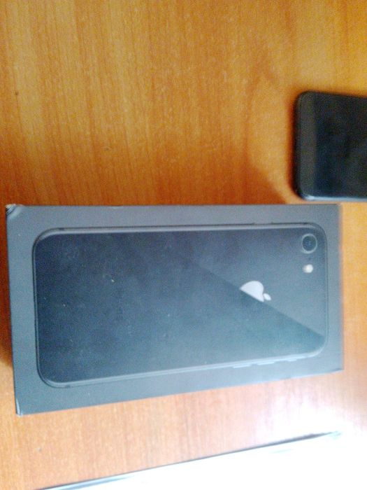 Айфон 8 з оригінальною зарядкою з коробкою та з чохлом