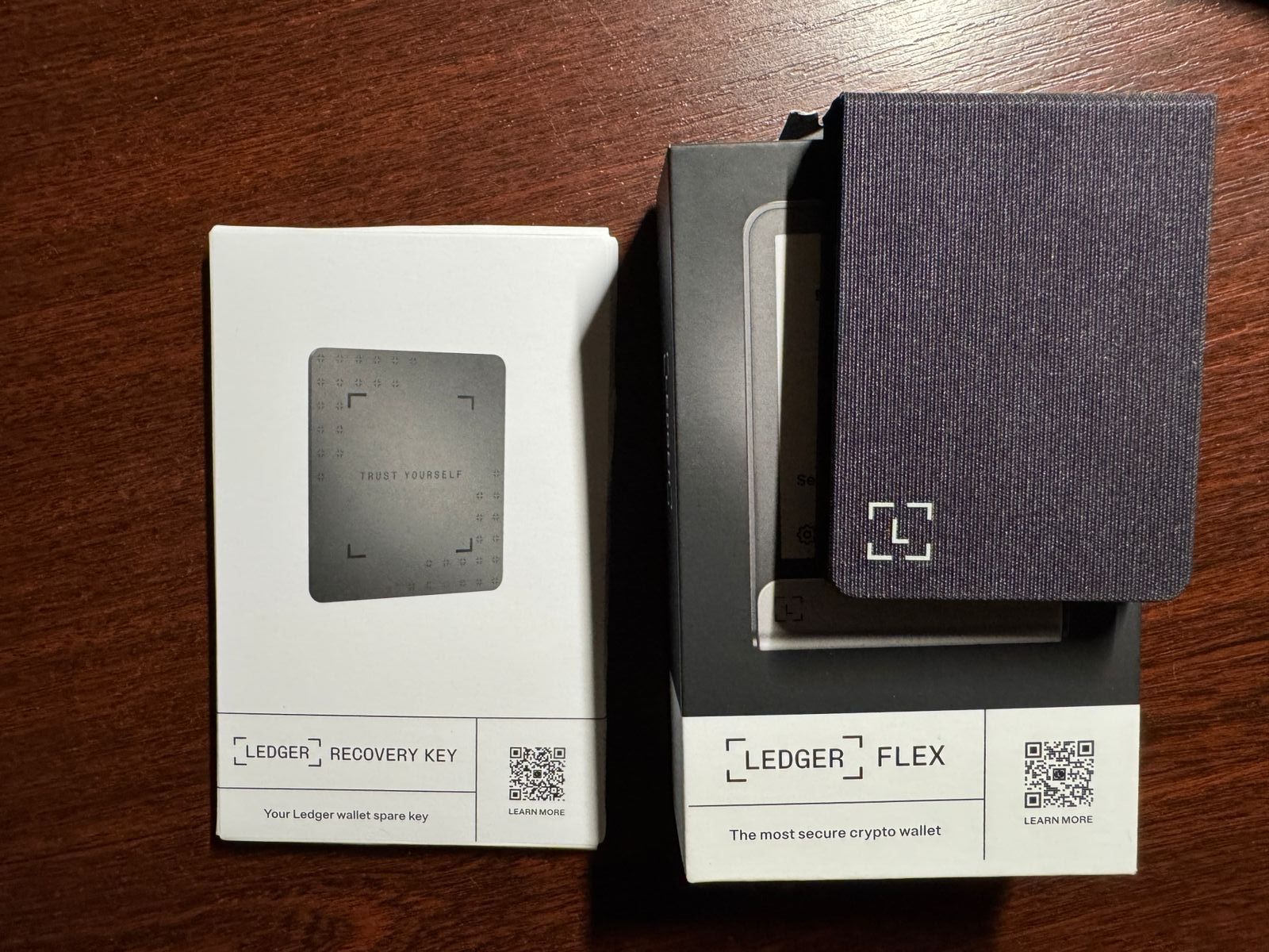 Ledger Flex + оригінальний чохол + ledger recovery key