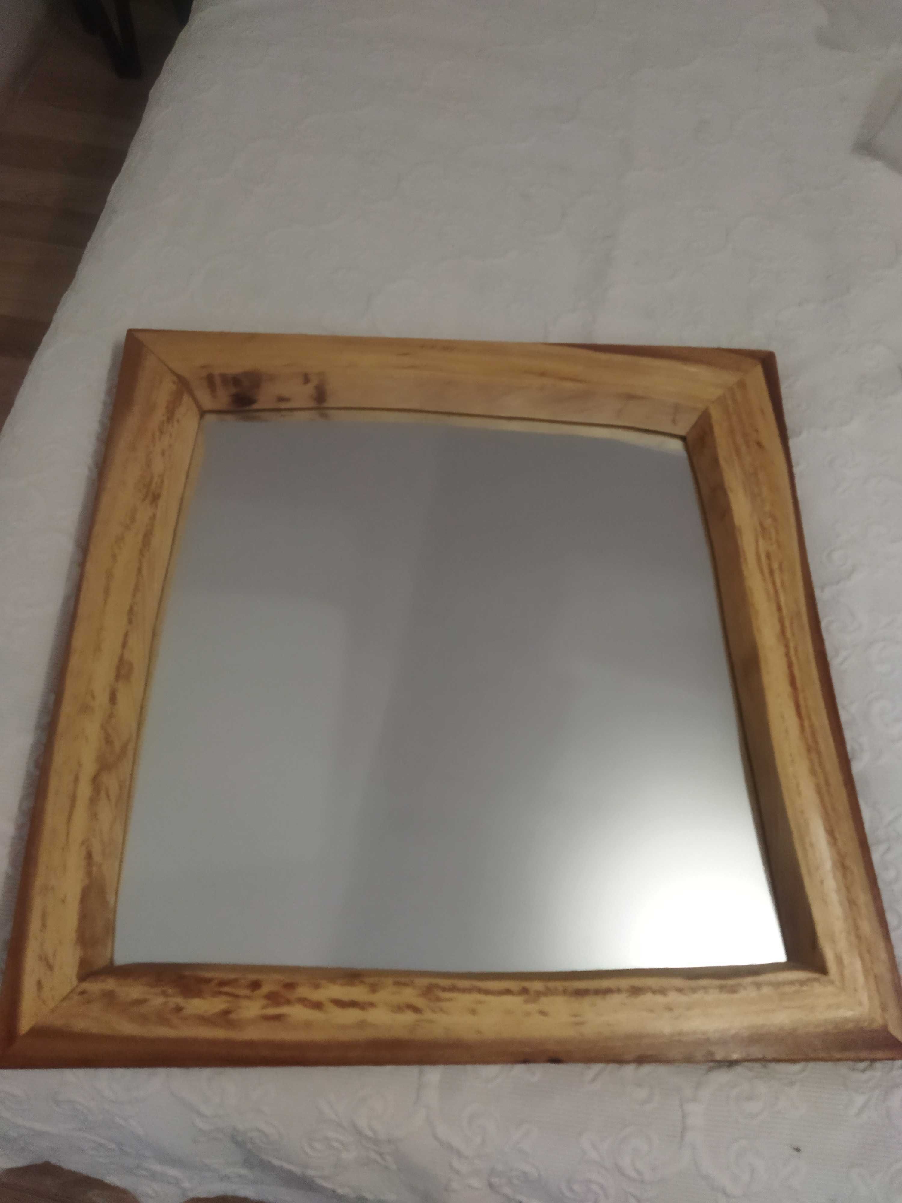 Lustro kolonialne lite drewno