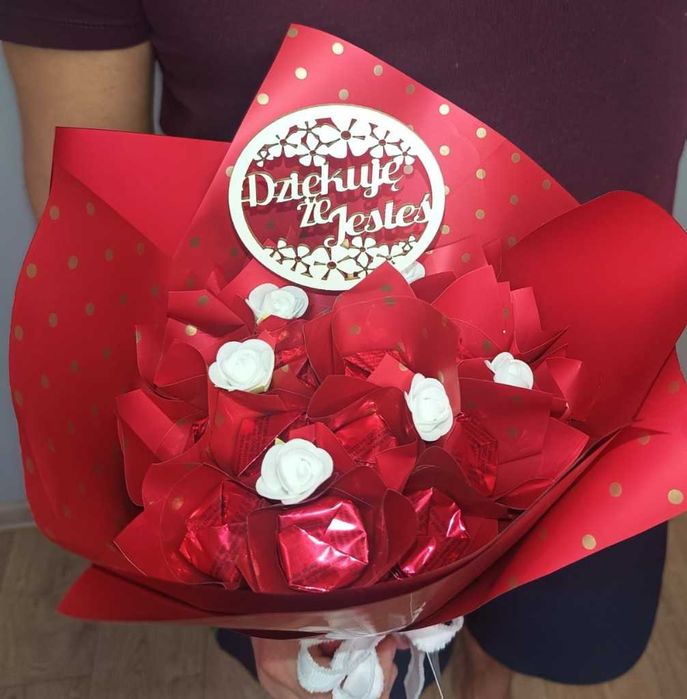 Bukiet na Dzień Mamy ze słodyczy z różyczkami