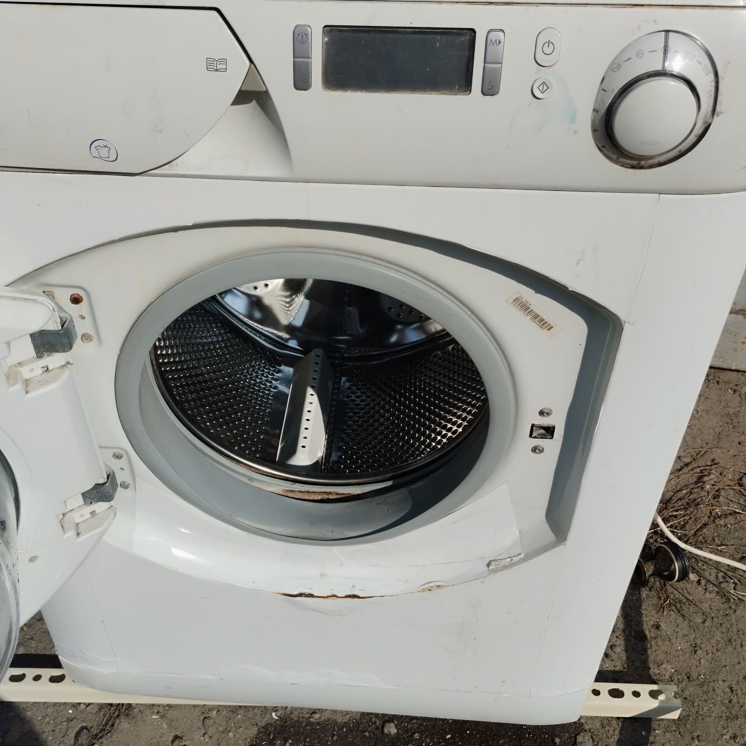 Продам пральну машину ariston на запчастини.