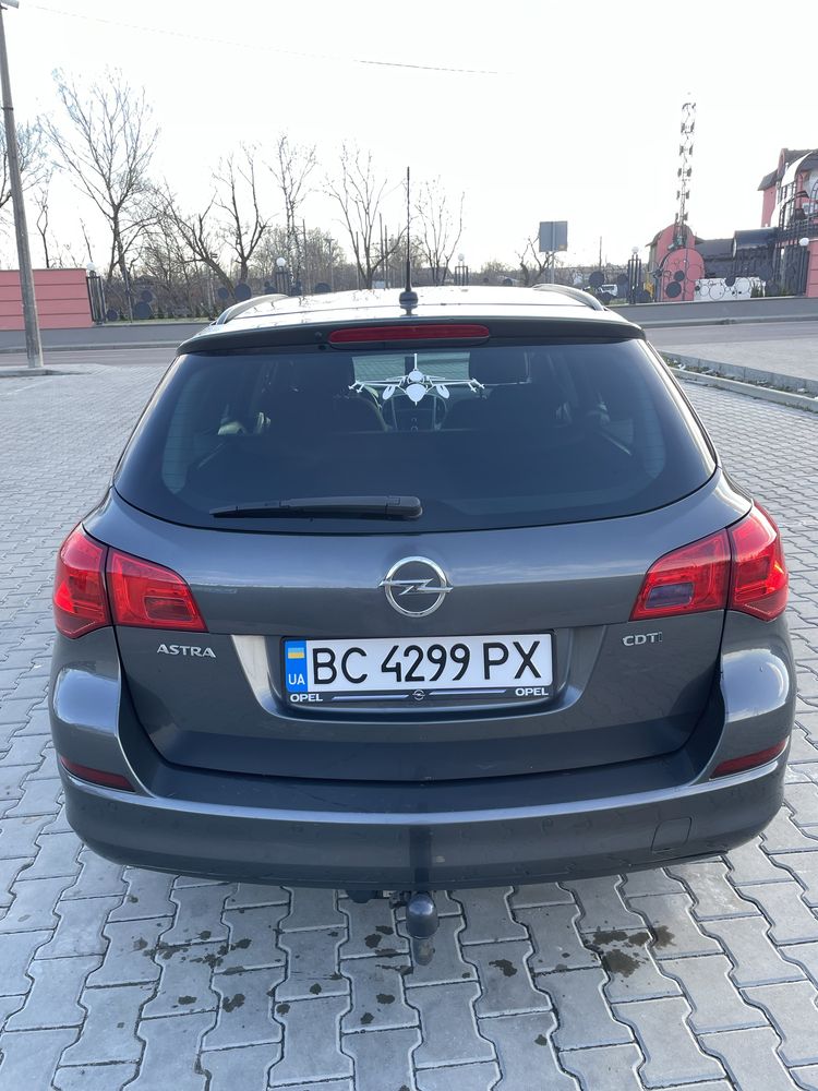 Opel Astra J 2010