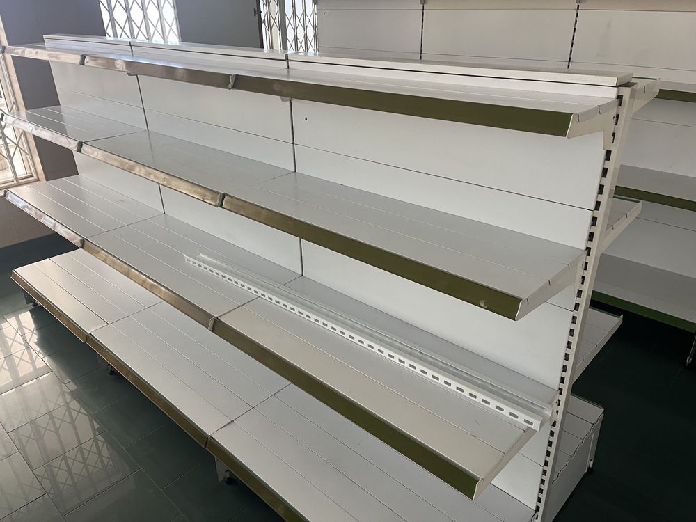 Estante de supermercado dupla ( 2 frentes ) 3 modulos