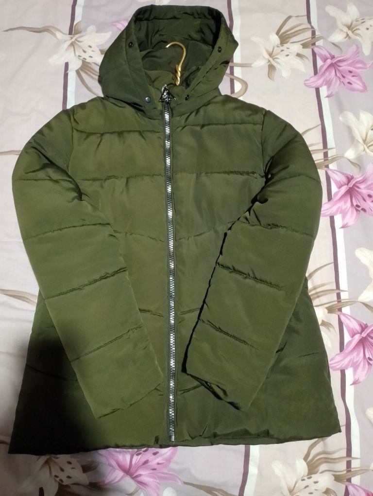 Продам зимнюю куртку женскую