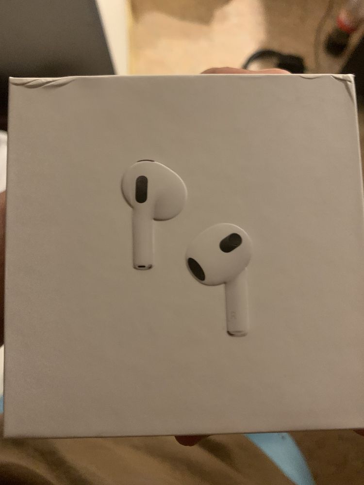 AirPods 3 (кейс + левый наушник, правый утерян)