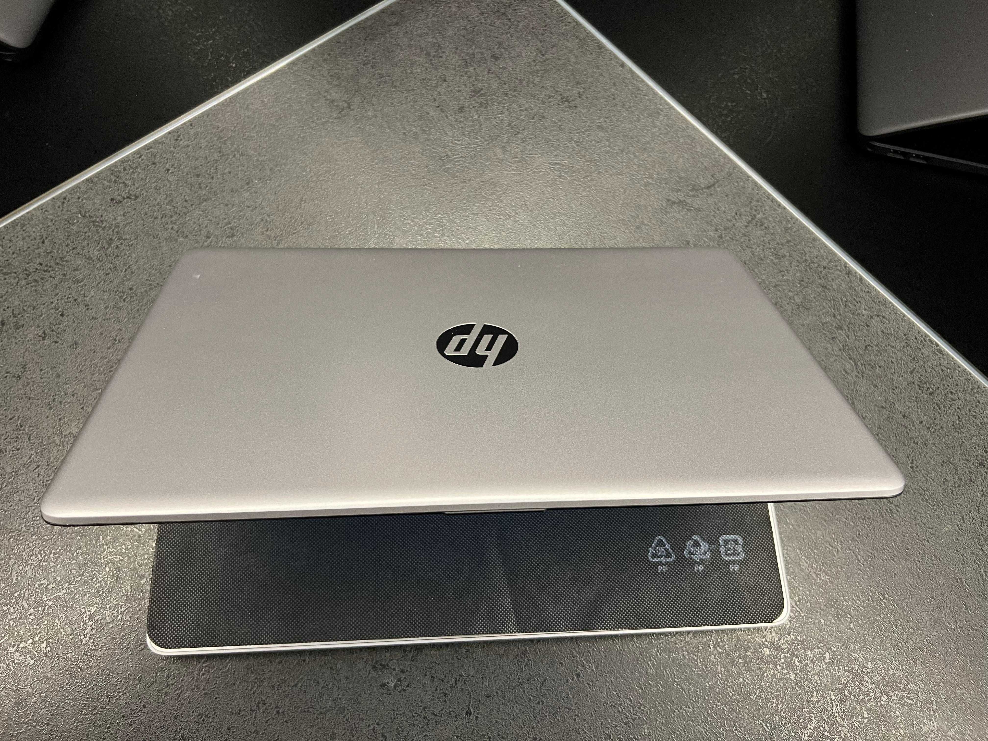 Laptop HP 250 G9 / 15.6" / 8 GB / SSD 256 GB / NOWY