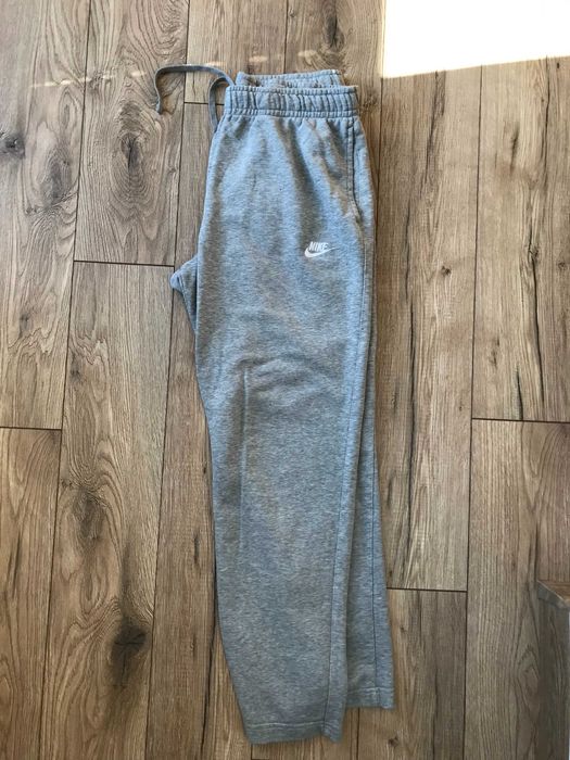 Spodnie dresowe Nike z szerokimi nogawkami rozm.  L ( nowa kolekcja)