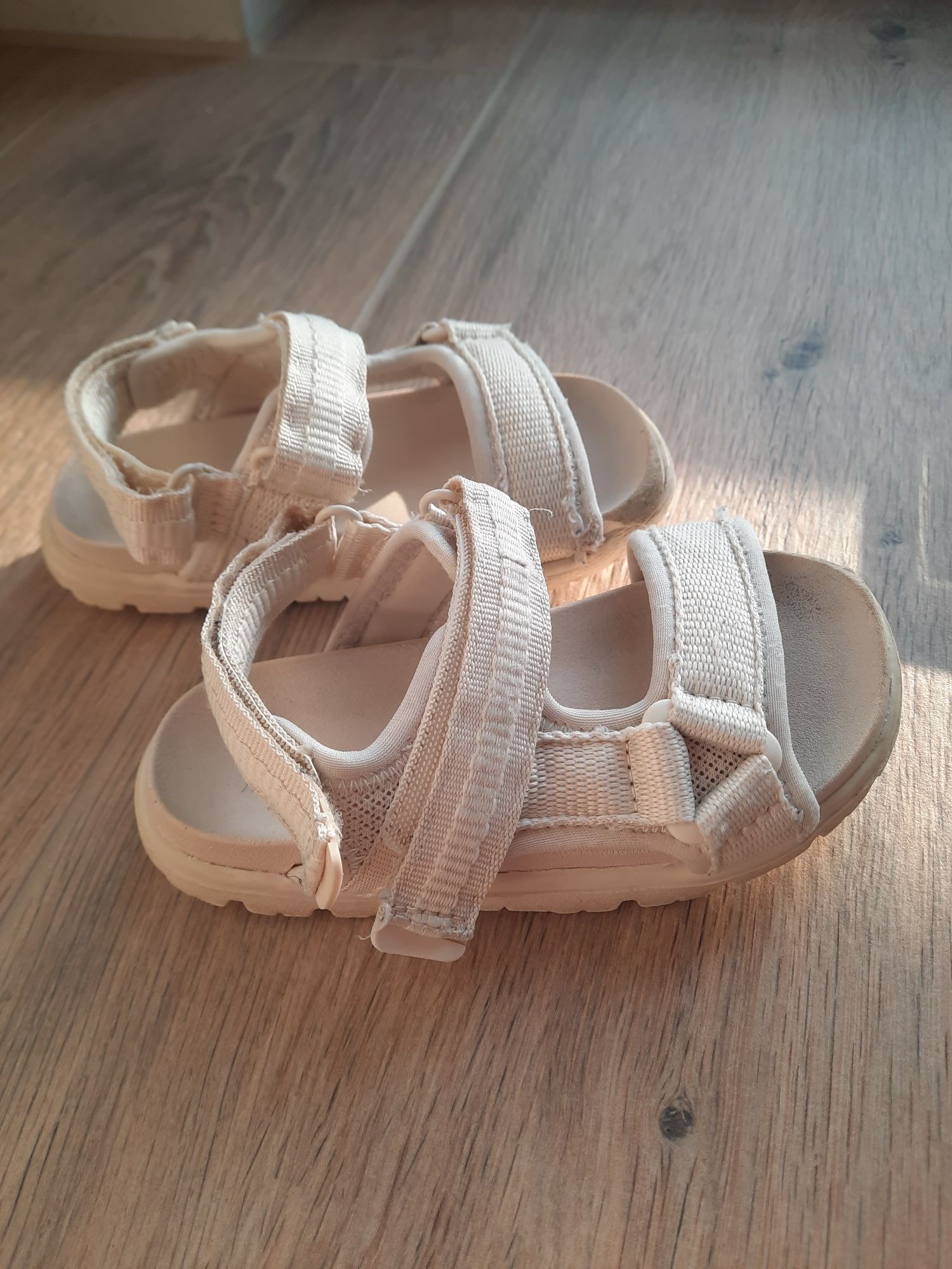 Sandałki dziecięce ZARA Rozmiar 24