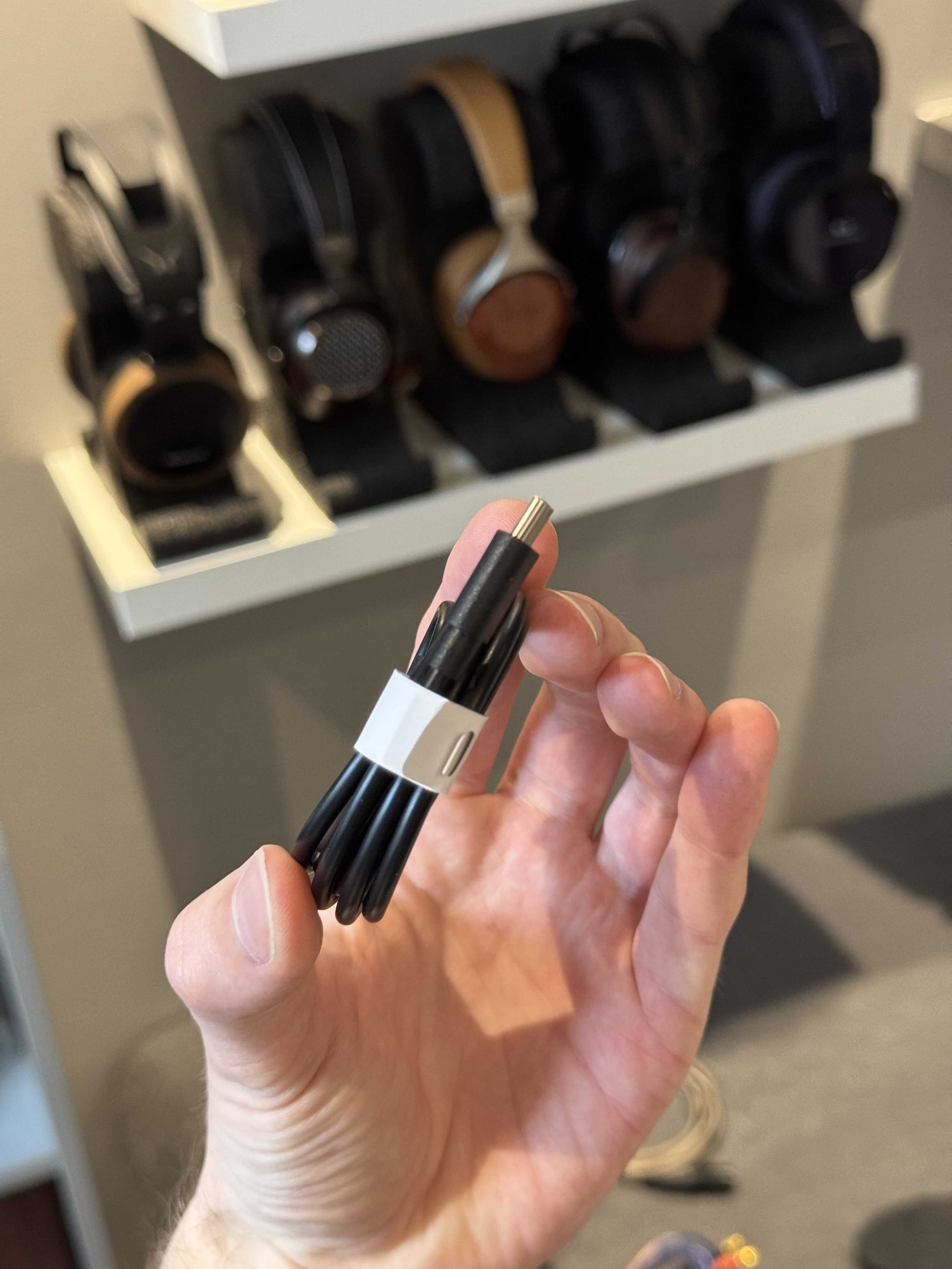 Czarny kabel USB-A do USB-C kompatybilny z Apple iPhone – trwały