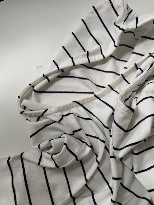 biała sukienka w granatowe paski bez rękawów vila