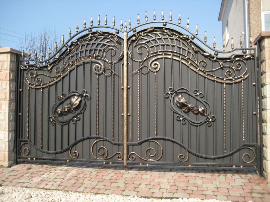 Ковані колодязі, брами, перила.