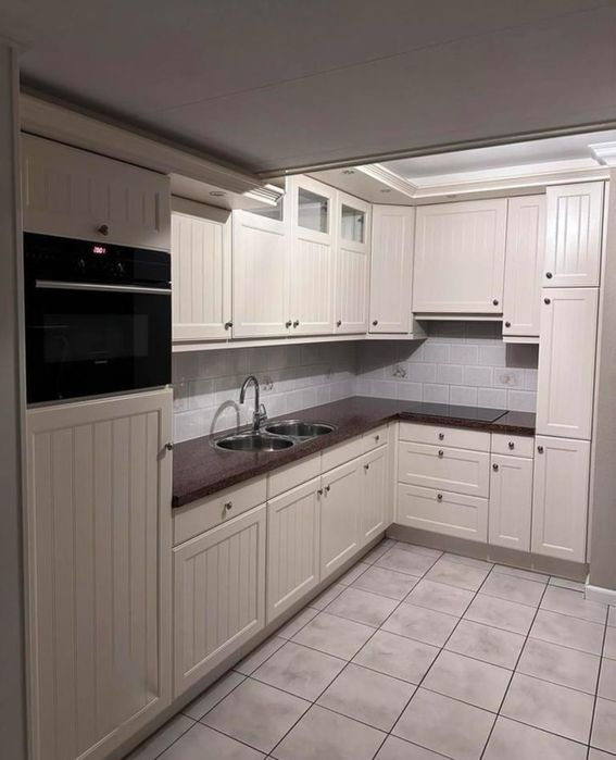 Kuchnia  w stylu wiejskim granitowe blaty AGD Simens Miele