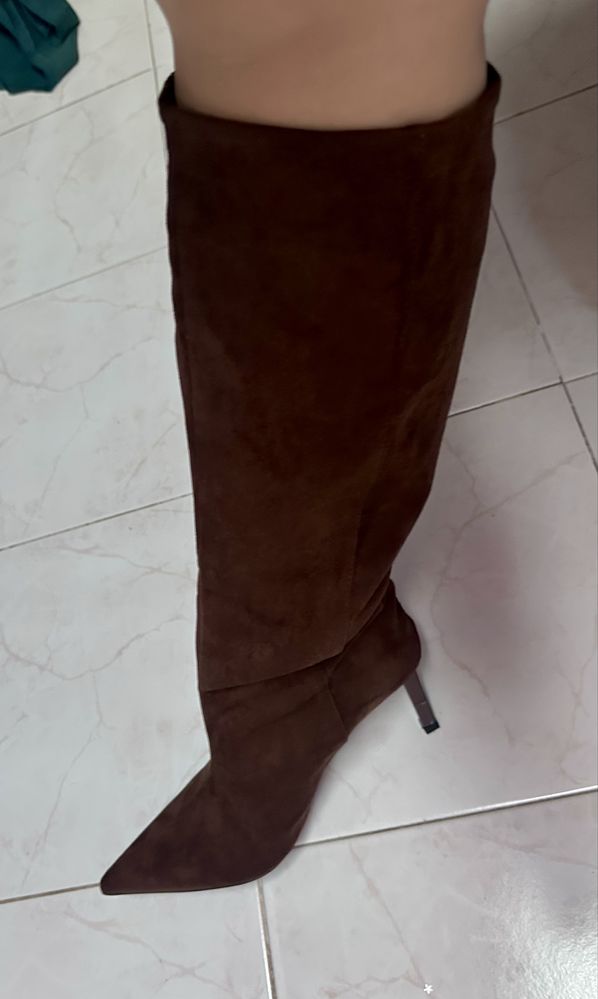 Botas cano alto castanhas - pele de pessego (novas)