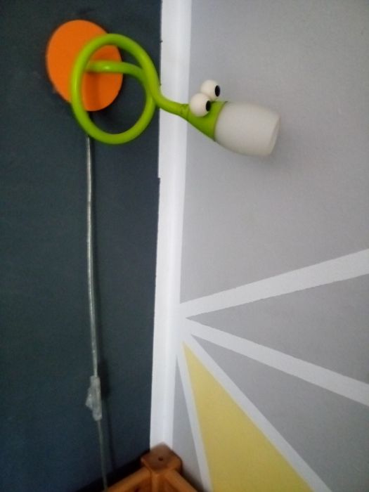 Lampa ścienna do pokoju dziecięcego