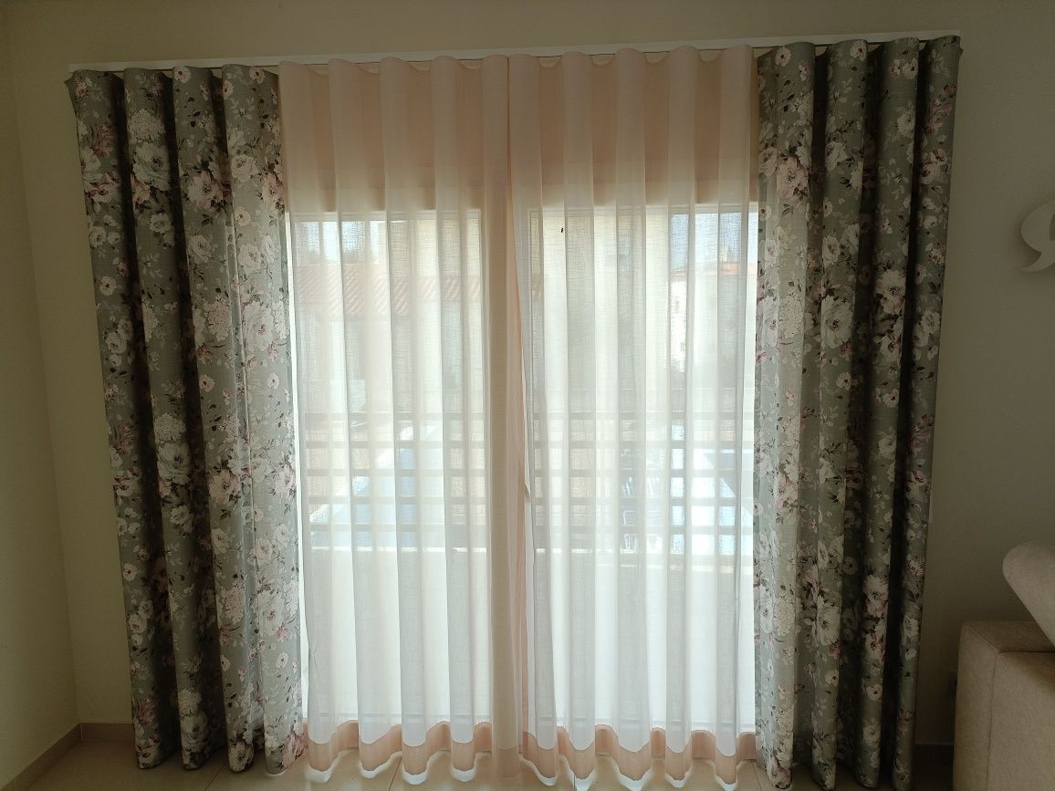 Cortinados - Com calhas que incluem mecanismo abertura / fecho fácil