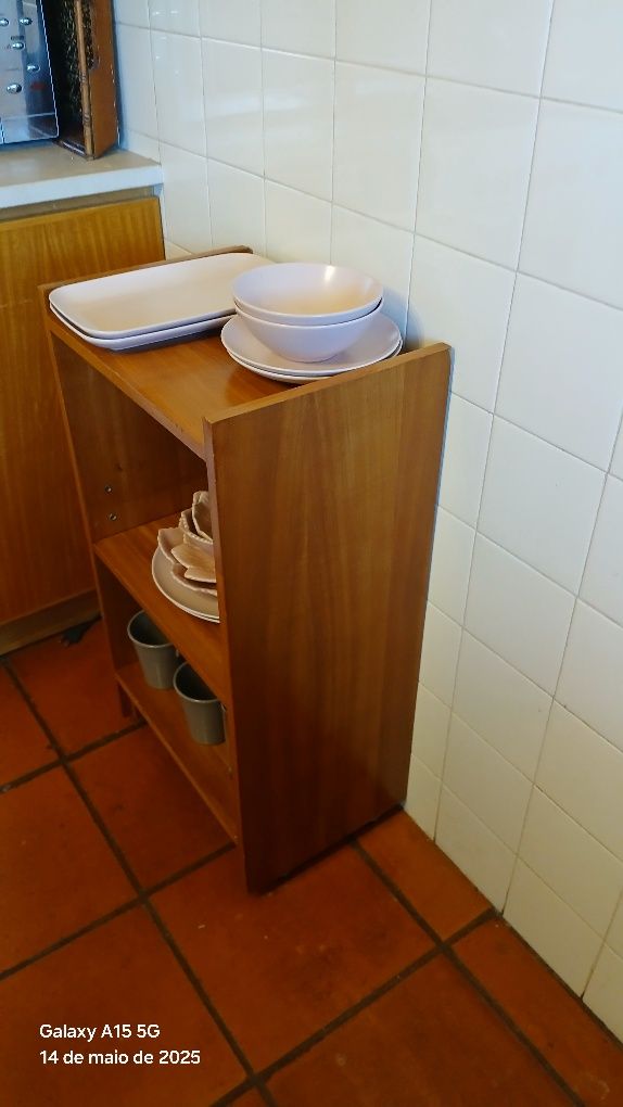 Vendo Móvel de apoio em Madeira