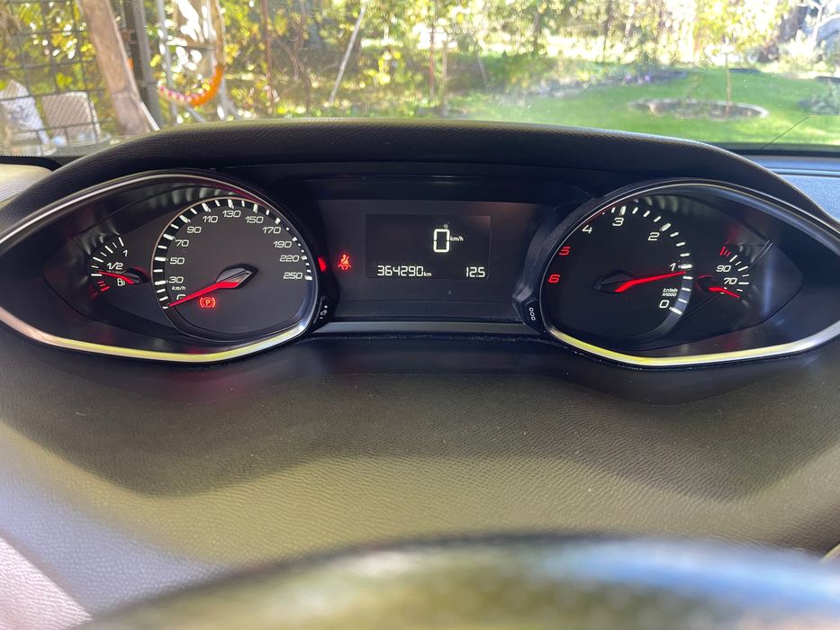 Продам автомобіль Пежо 308 2016