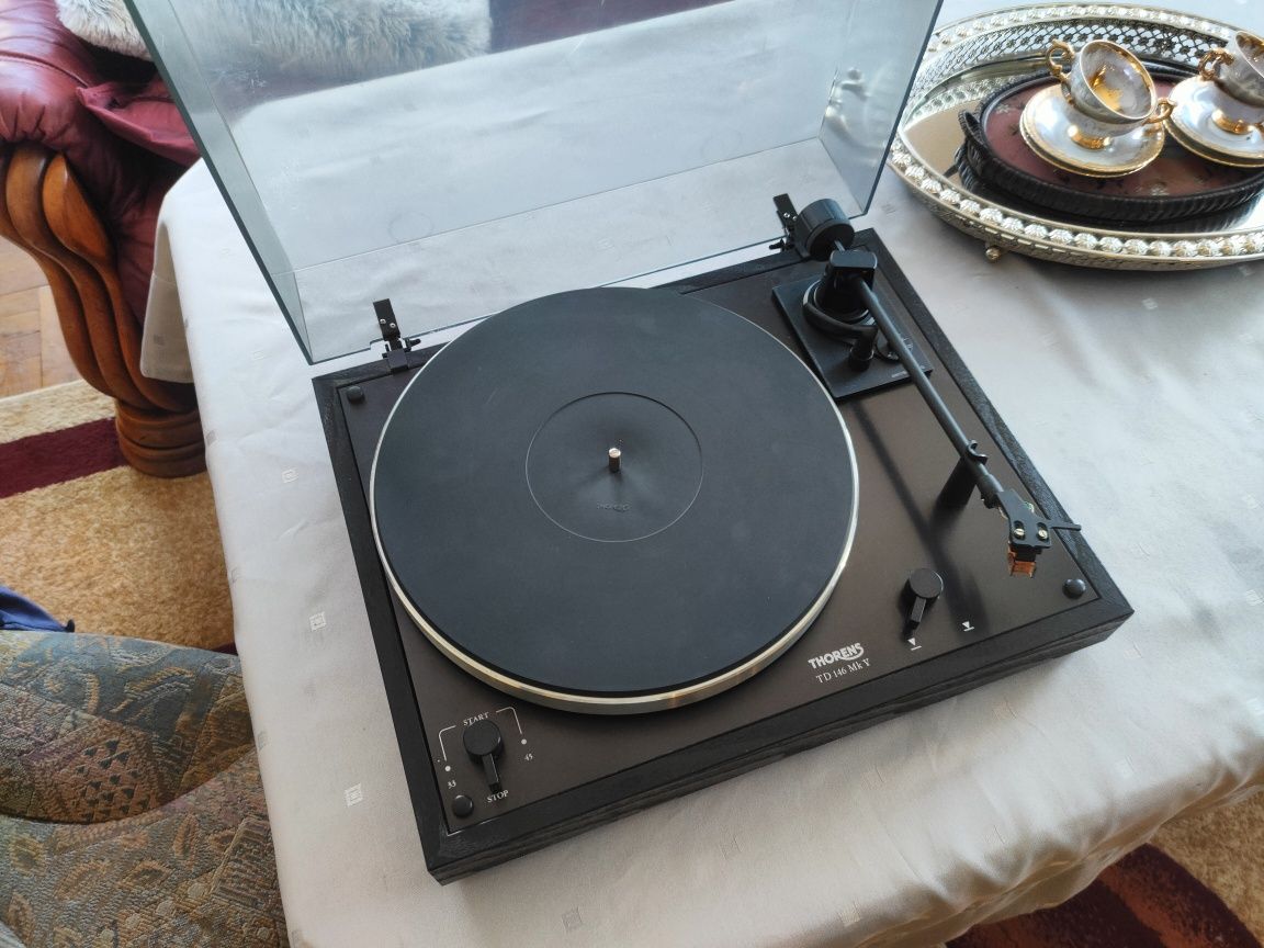 Gramofon Thorens TD146