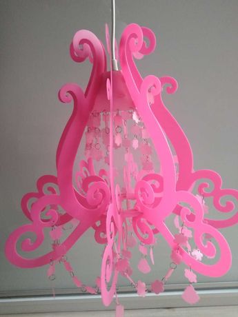 Różowa lampa do dziecięcego pokoju