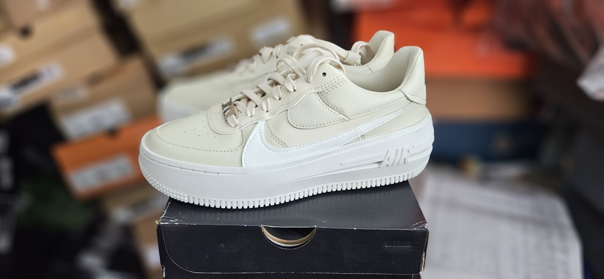 Кроссовки Nike W Af1 Plt.af.orm (DJ9946-200). РОЗМІР 37.5