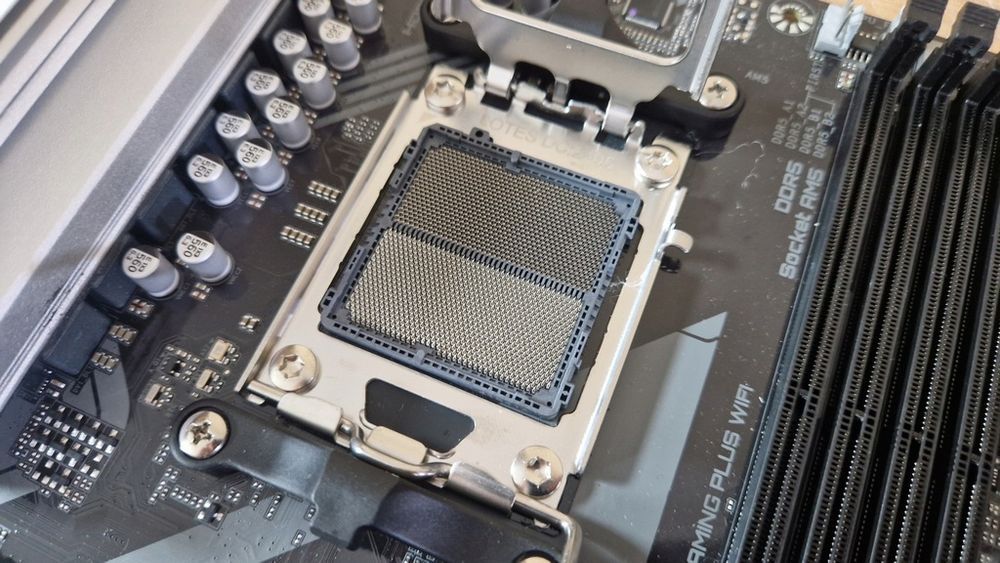 Płyta główna Gigabyte B650M GAMING PLUS WIFI box gwarancja nr. N1132