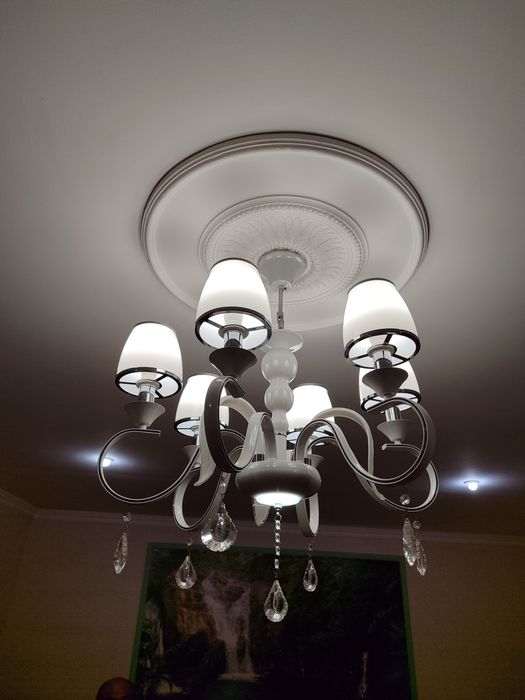 Продам люстру в отличном состоянии