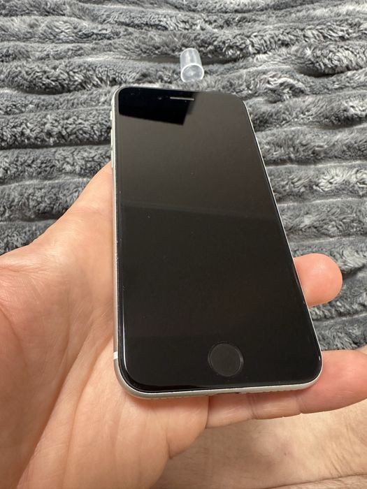 Iphone SE 64 GB 2020 року