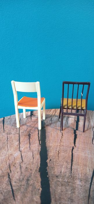 DDR PRL stare mebelki dla lalek - 2 krzesełka vintage