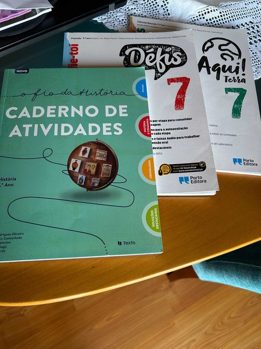 Livros de fichas 7 ano história, francês e CNA (valor unitario)