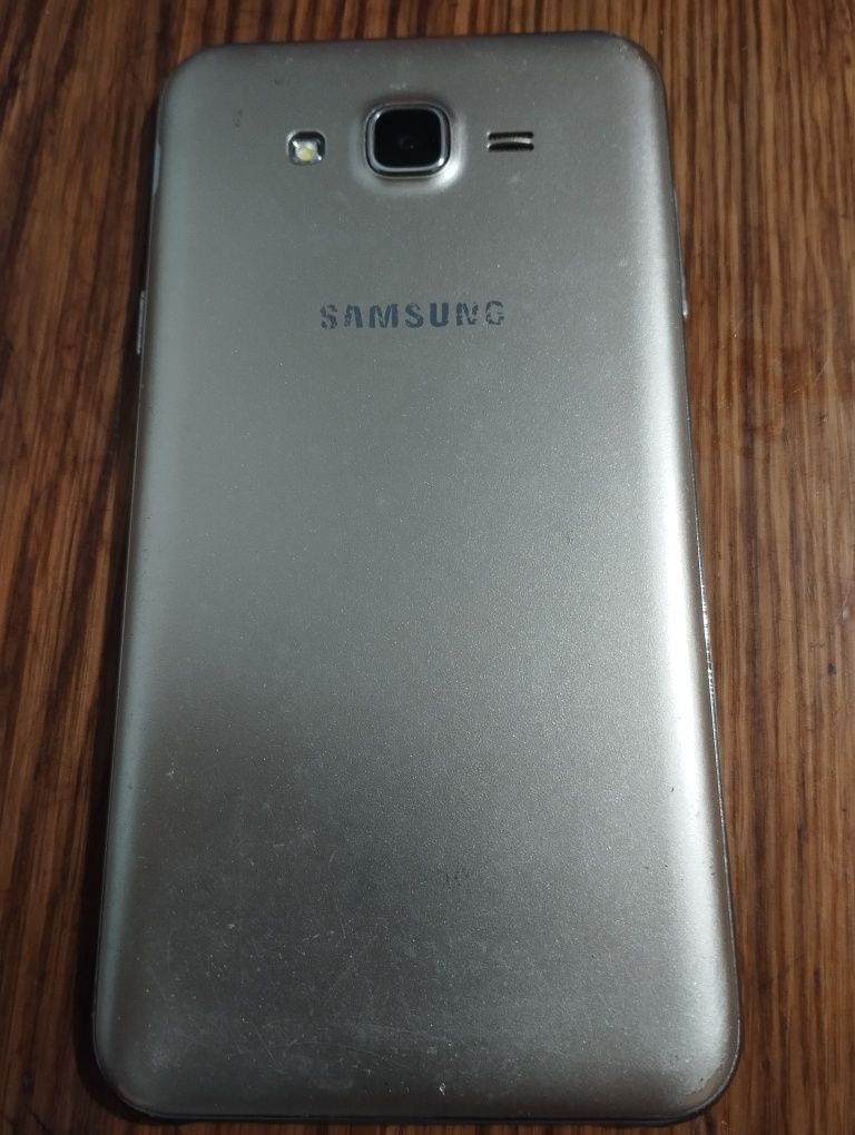 Телефон Samsung J7