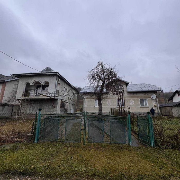 Продаж 2-х будинків за ціною одного в с.Нижнів ,Івано-Франківська обл.