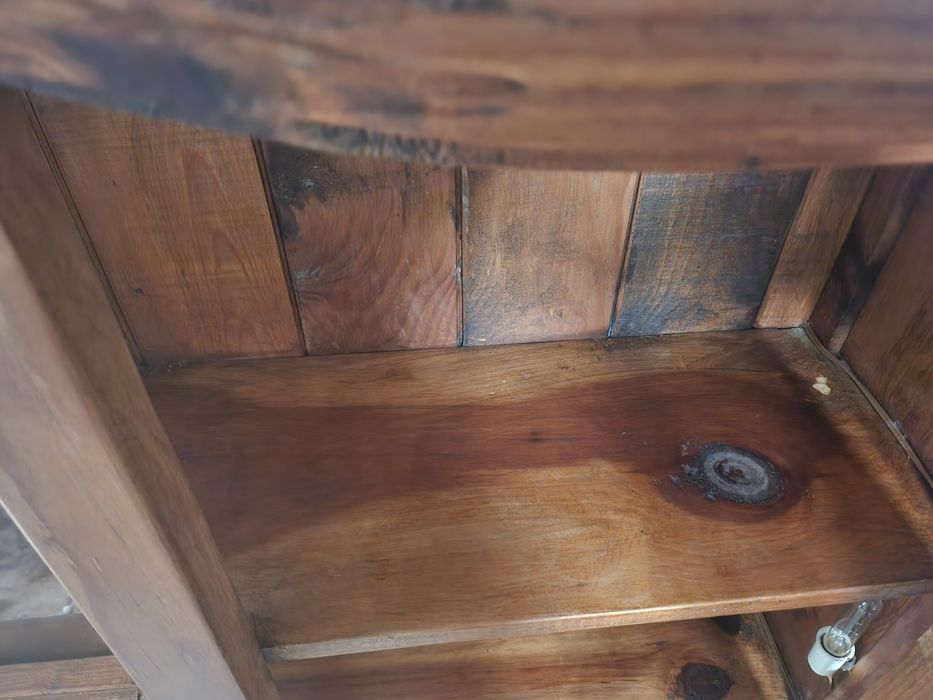 Cristaleira madeira boa ferro vintage