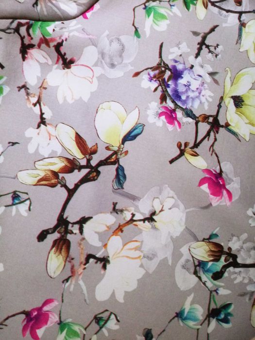 Szara spódnica w kolorowe kwiaty, z kieszeniami  M / 38 nieużywana