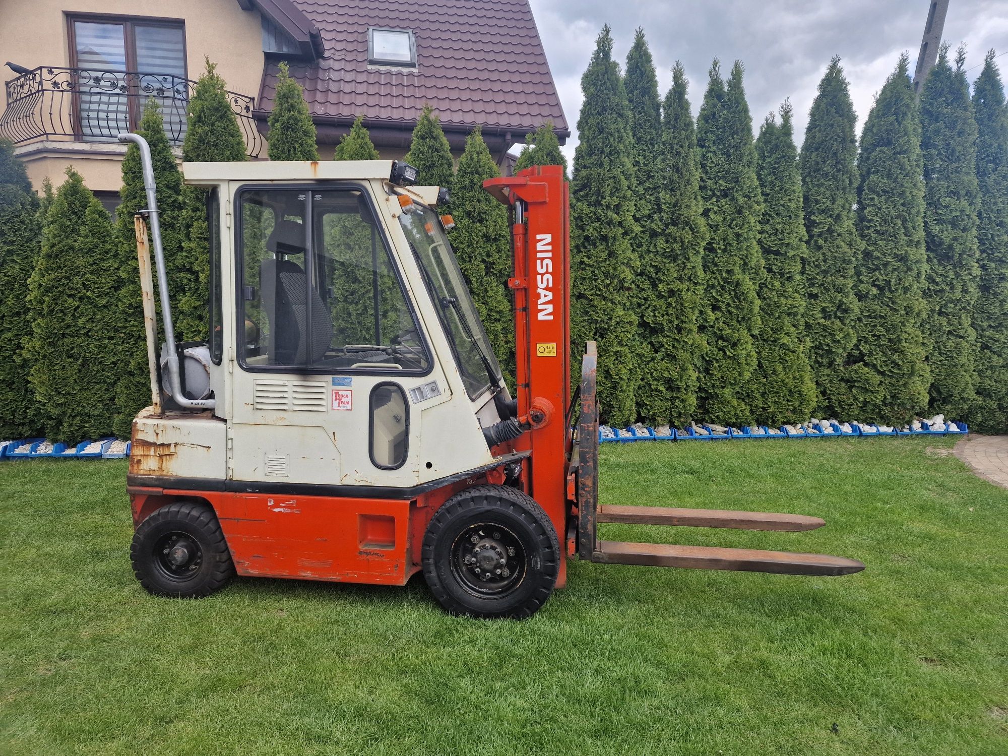 Wózek widłowy NISSAN 2.5 tony