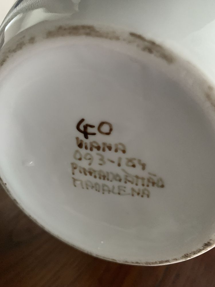 Caneca em louça  de Viana