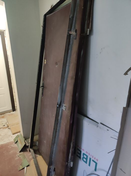 Двері металеві вхідні на 2 замки