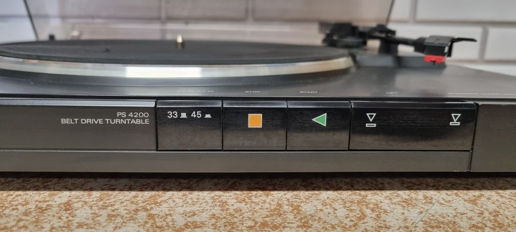 Gramofon turntable GRUNDIG PS 4200 automatic.