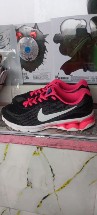 Женские кроссовки фирмы "NIKE Reax Run 9 "