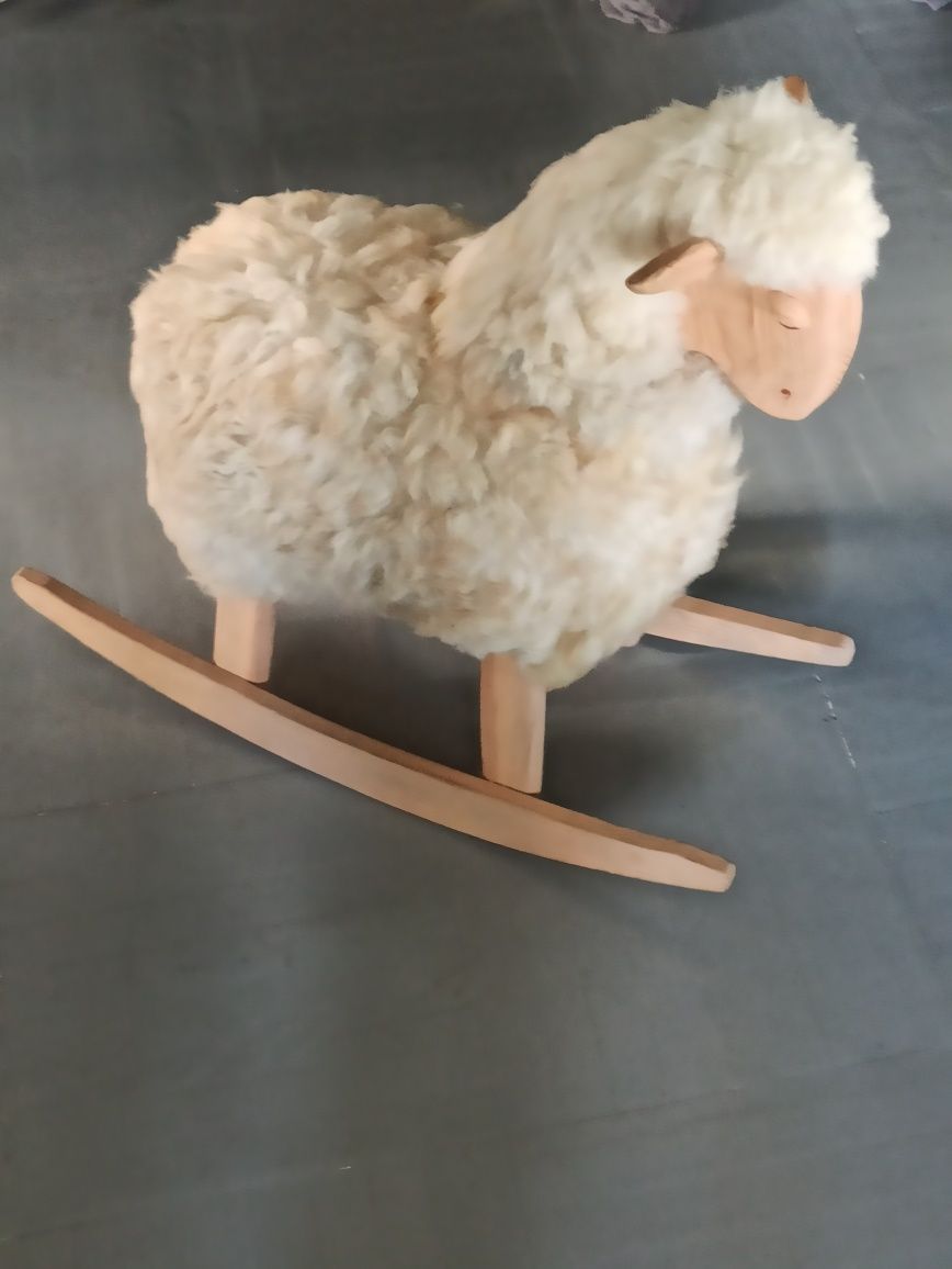Качалка овечка ручной работы с натуральным мехом