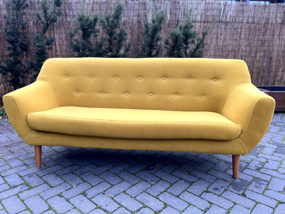 piękna sofa do salonu vintage